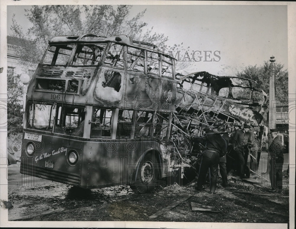 1937 Press Photo Bus caught fire while jammed with passengers during rush hour - Historic Images