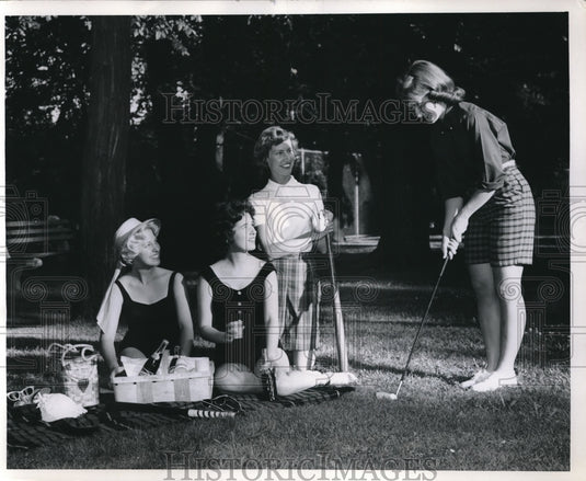 1960 K Carpenter,C Beresford,U Hetz,G Williams of Salvation Army - Historic Images