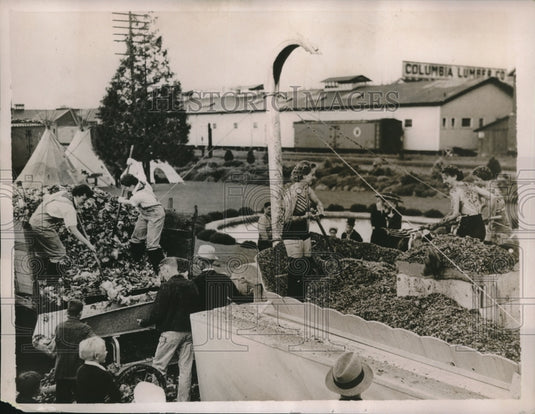 1936 Press Photo Crew Prepares World's Largest Salad For 3rd Annual-Historic Images