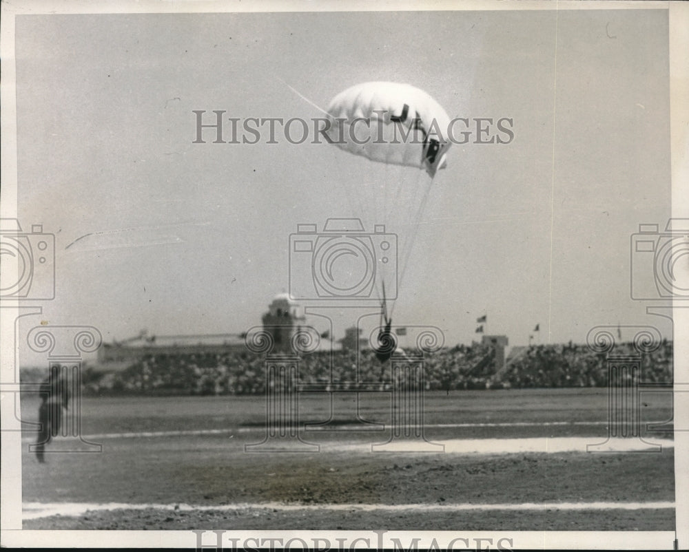 1933 Natl Air races at LA, Calif. parachutists-Historic Images