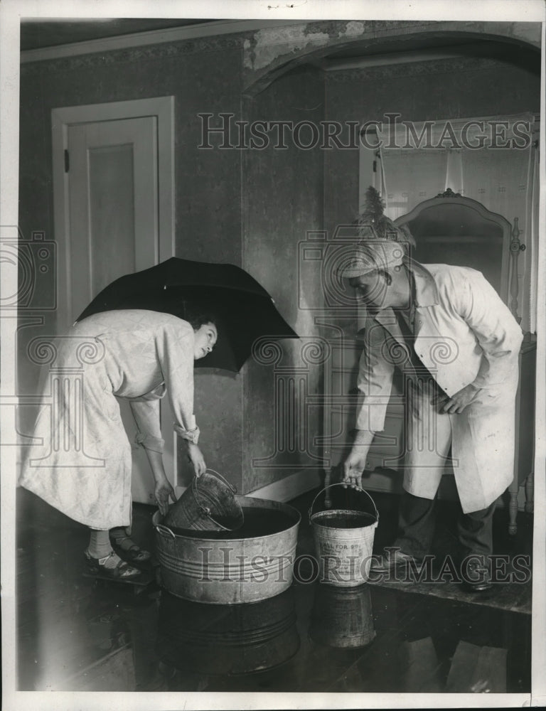 1933 Mr. and Mrs. Andrew Cherry Cleaning up Flooded Waters in Home - Historic Images