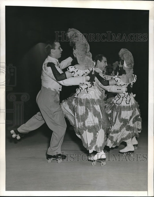 1942 Part of the cast of "Skating Vanities" - Historic Images