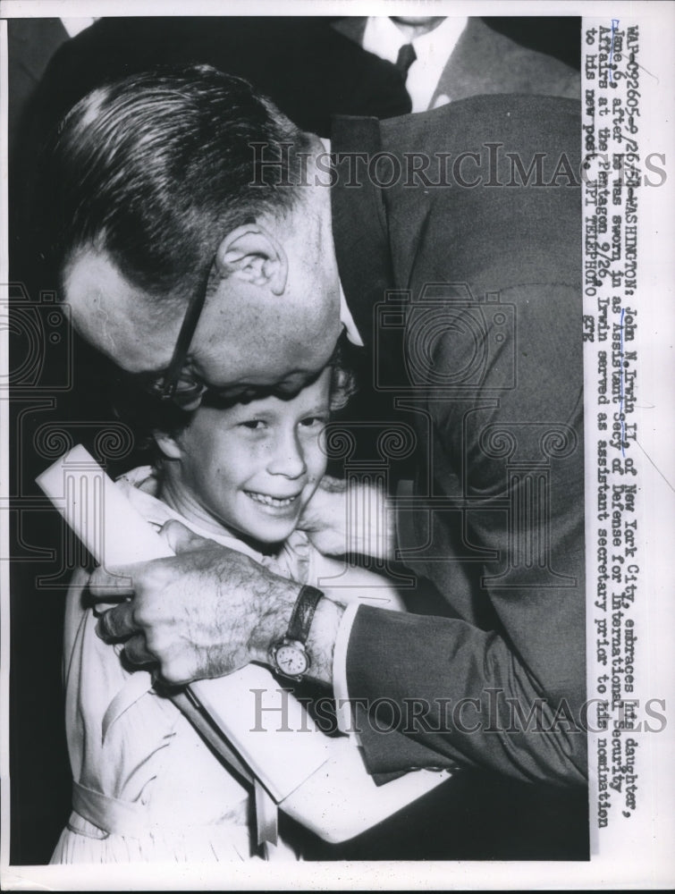 1958 Press Photo John N. Irwin, II, with his daughter - Historic Images