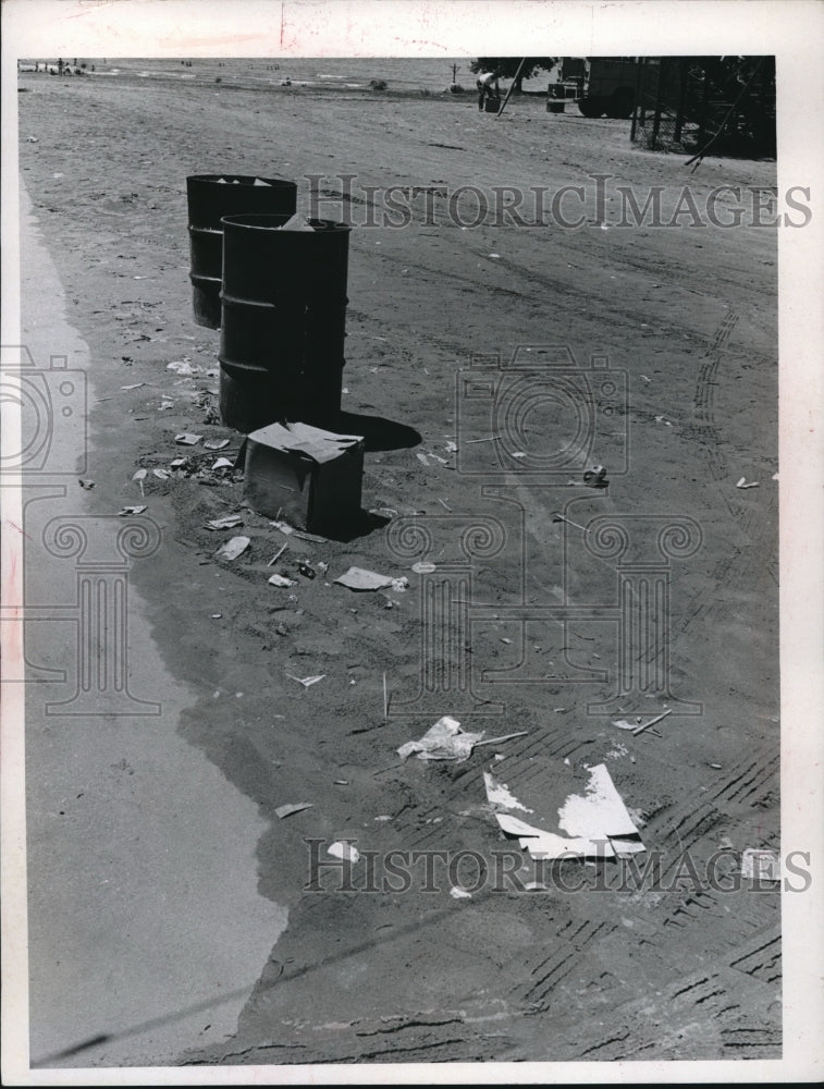 1969 Press Photo Refuse at Edgewater - Historic Images