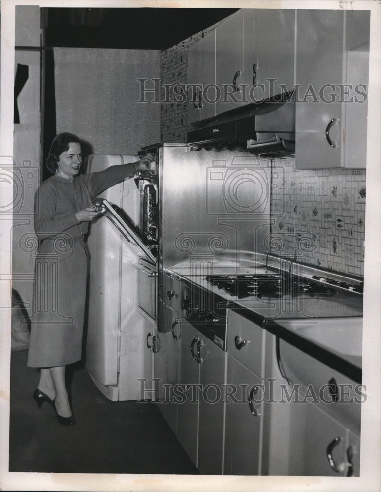 1956 Press Photo Miss Nancy McKenna, Cleveland Heights-Historic Images