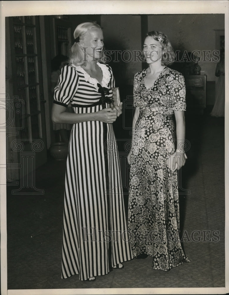 1939 Mrs Nichilas Ludington, Mrs Stewart Symington at Spas Night - Historic Images