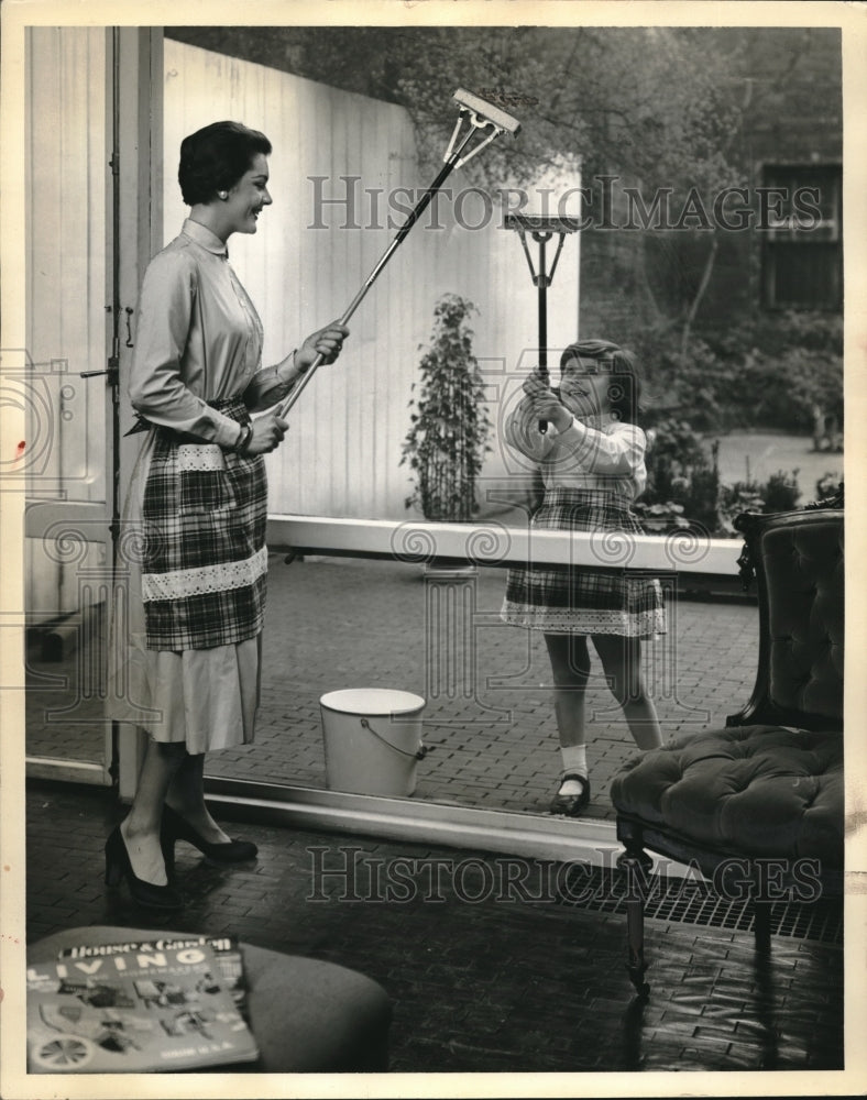 1954 Sponge Moppet mothers helper - Historic Images