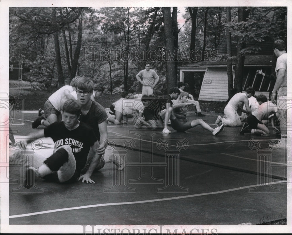 Press Photo Youngsters at play at Cleveland, Ohio Camp Grunt - Historic Images