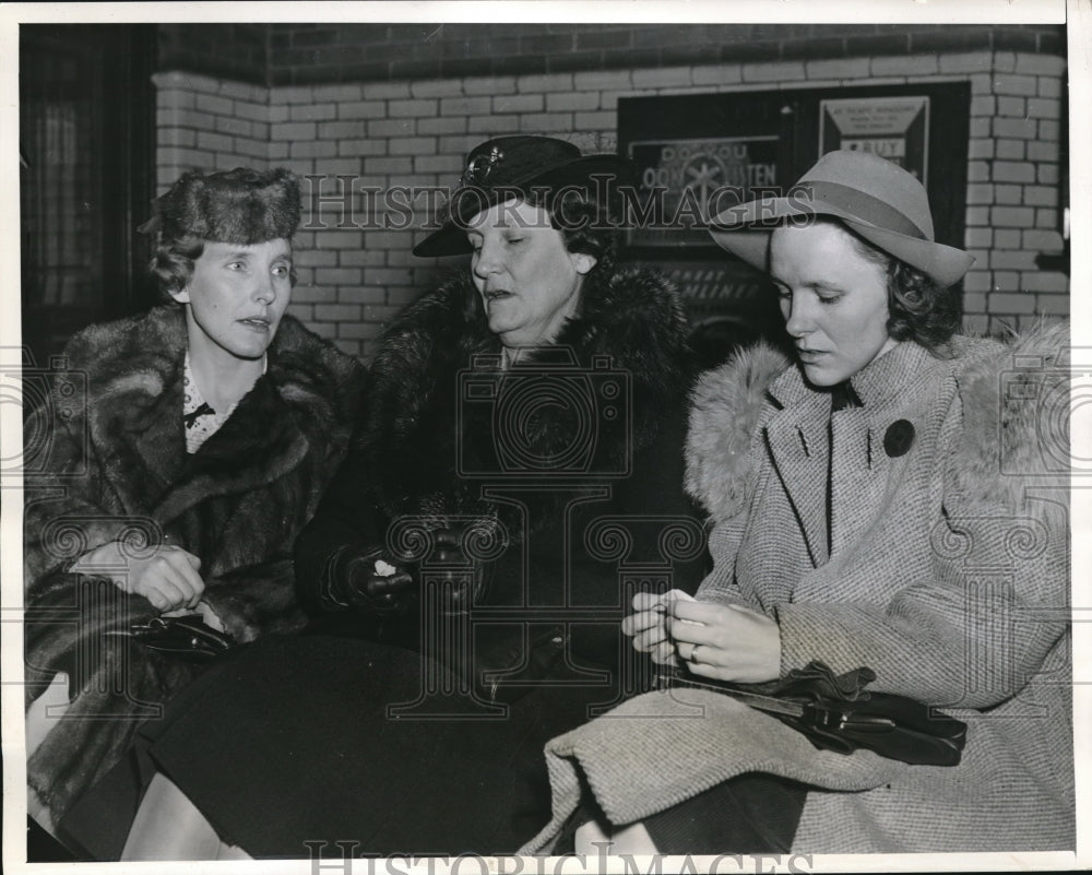 1941 Press Photo Alexandria, Va Mrs I Lovew-Ives,Mrs Al Garr, Mrs Garr - Historic Images