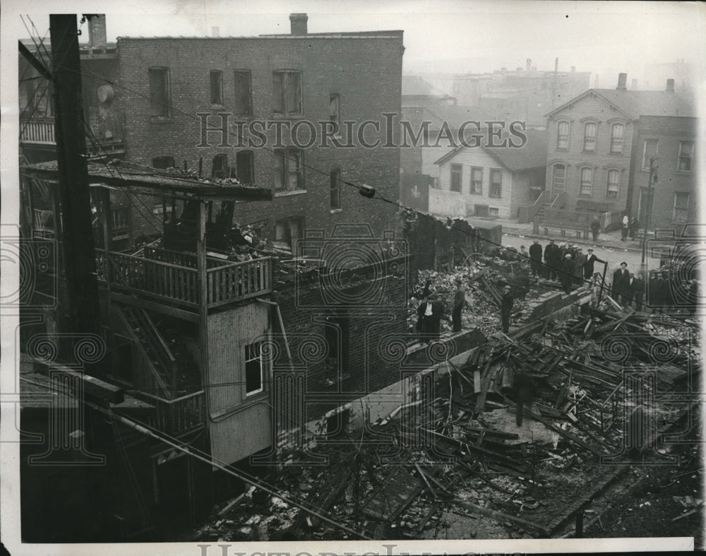 1933 Gas Explosion Destroys Chicago Home of Joseph Carsello &amp; Family - Historic Images