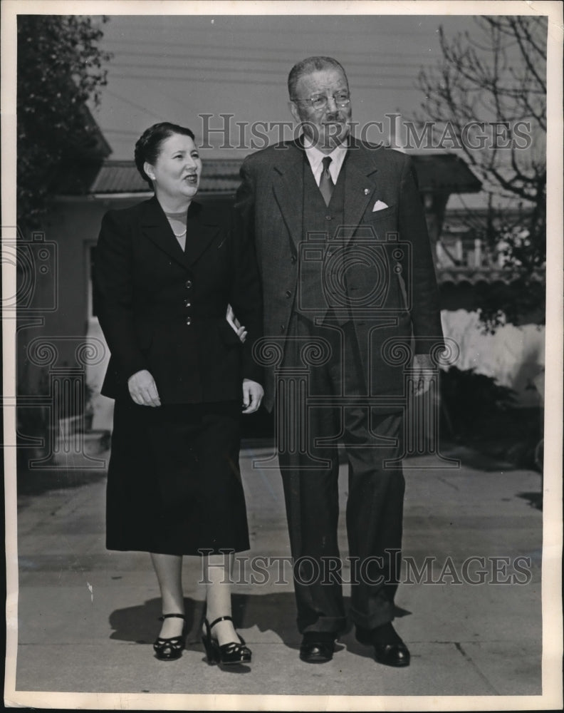 1952 Press Photo Chilean President and his wife in Santiago Chile-Historic Images