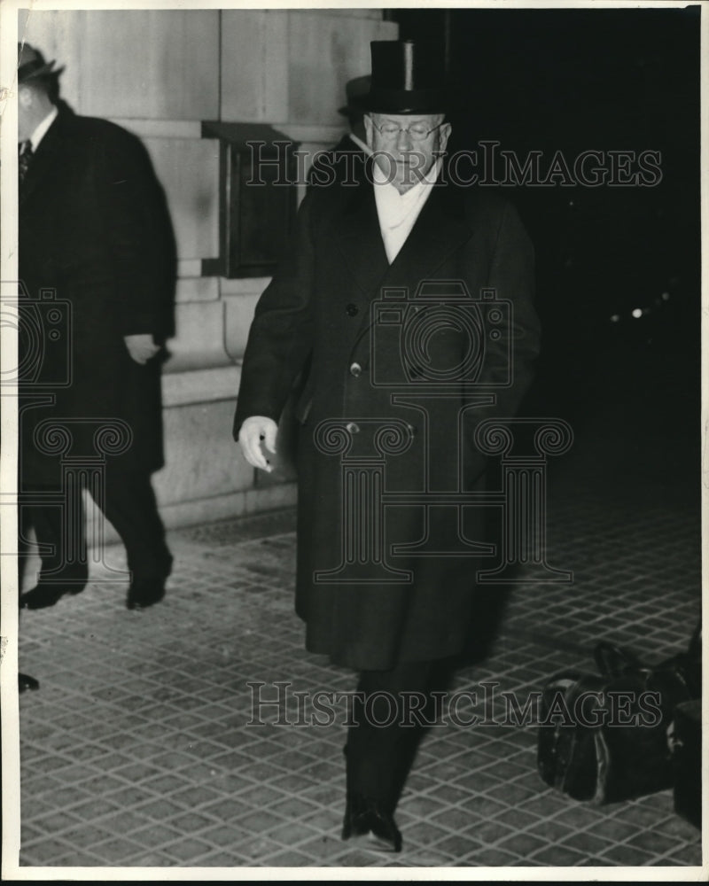 1937 Press Photo Secretary of the Interior Harold Ikes leaving building - Historic Images