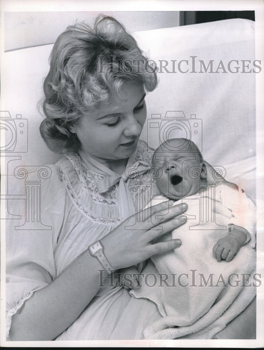 1963 Press Photo Mrs. Wm. & Will At Marymont Hospital After Giving Birth-Historic Images