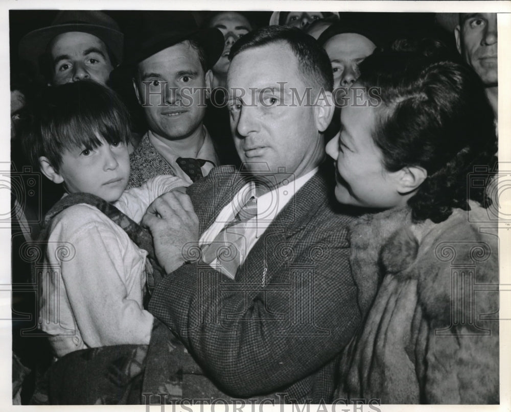 1952 Press Photo Tim and his Son reunited after being rescued-Historic Images