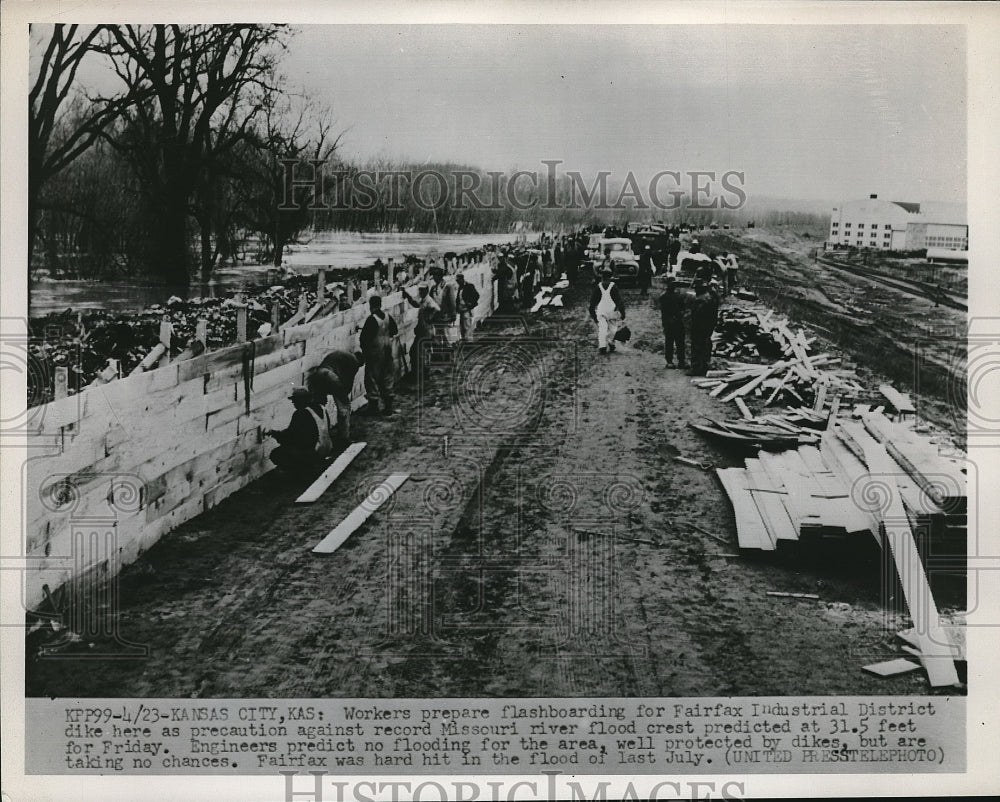 Press Photo Workers prepare flashboarding for Fairfax Industrial District - Historic Images