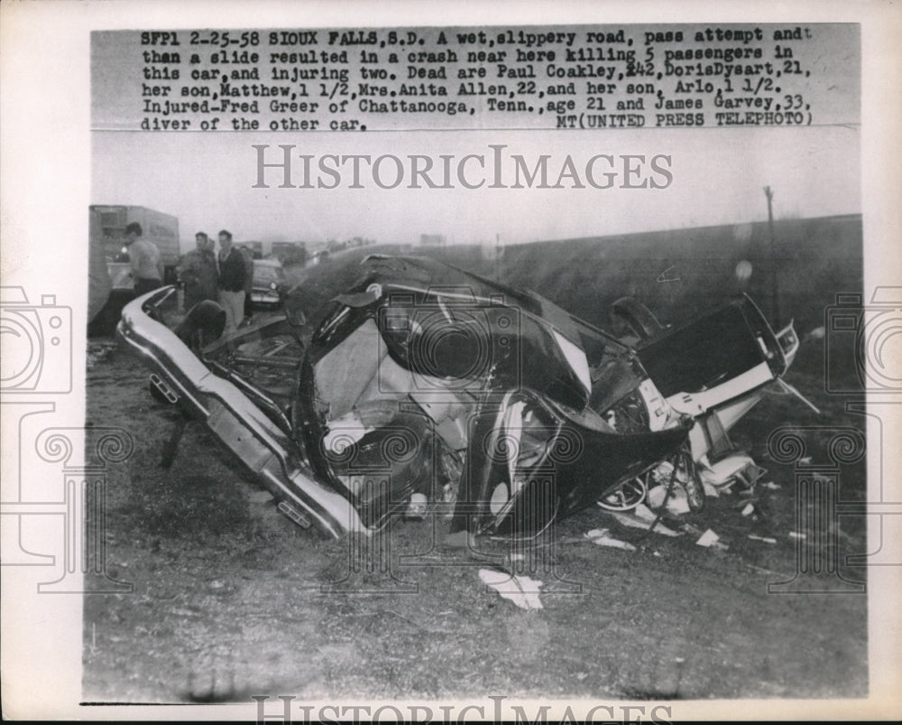 1958 Crash in Sioux Fall Killing Paul Coakley, Doris Dysart &amp; Son - Historic Images