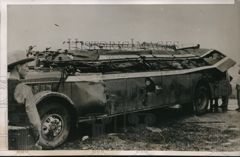 1938 Press Photo Kyle, Tex, wreckage of bus &amp; auto accident-Historic Images