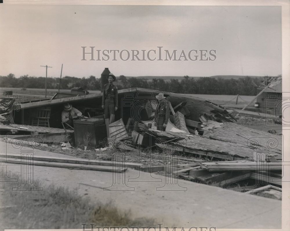1936 Press Photo militia called to scene of tornado devastated Burbank OK - Historic Images