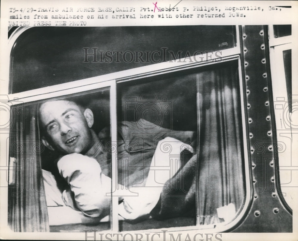 1953 Press Photo Ex Korean POW Pvt Rbt Philpet at Travis AFB in Calif-Historic Images
