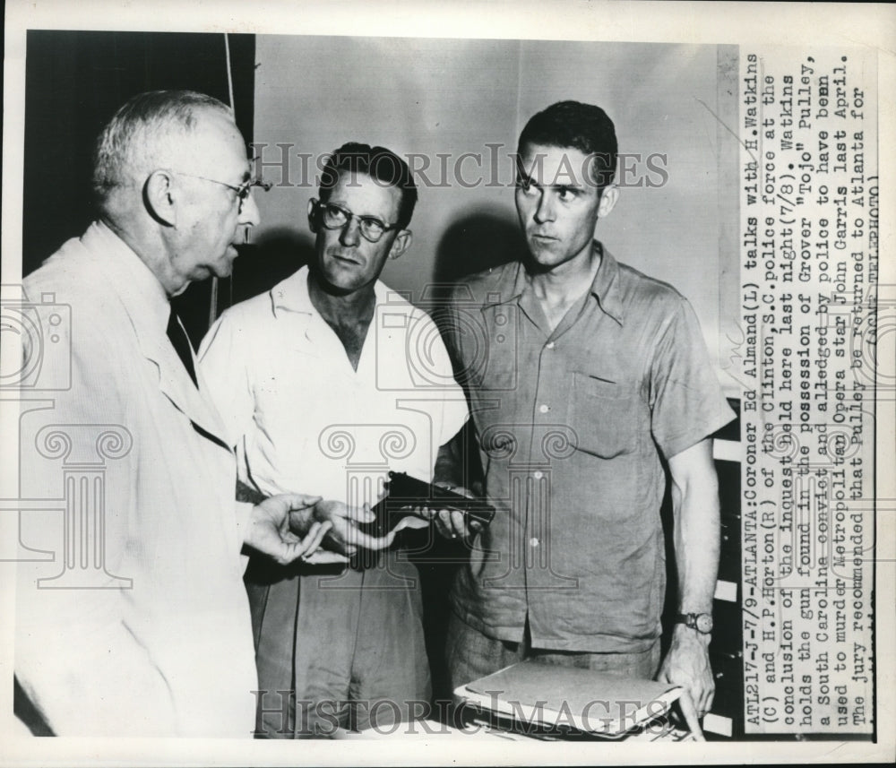 1949 Press Photo inquest into murder of opera star John Garris points to Pulley-Historic Images