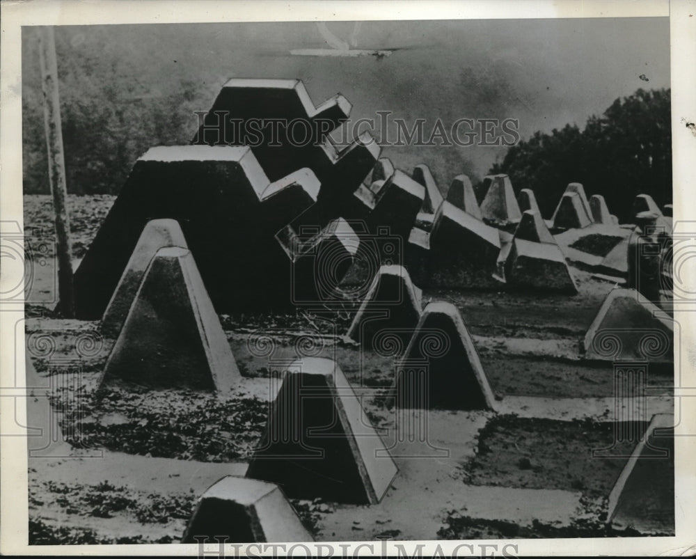 1939 Press Photo Tank traps at Sesgfield Line - Historic Images