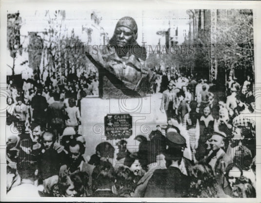 1961 Press Photo Simferopol, USSR bust of Soviet astronaut Maj Yuri Gagarin-Historic Images
