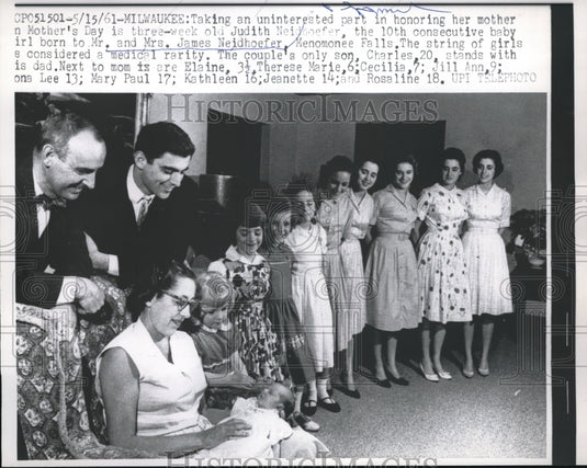 1961 Milwaukee, Wis. Mrs James Neidhoefer & her 10th baby & others - Historic Images
