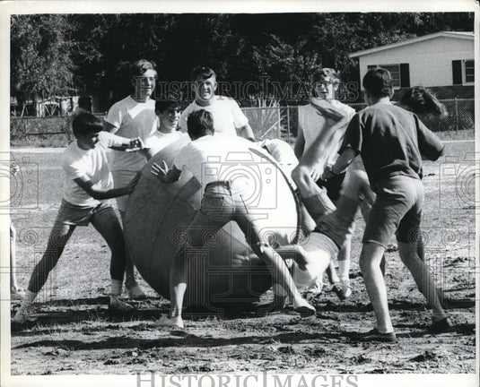 1969 Press Photo Ball is on Ground The Game of Pushball St Petersburg Florida - Historic Images