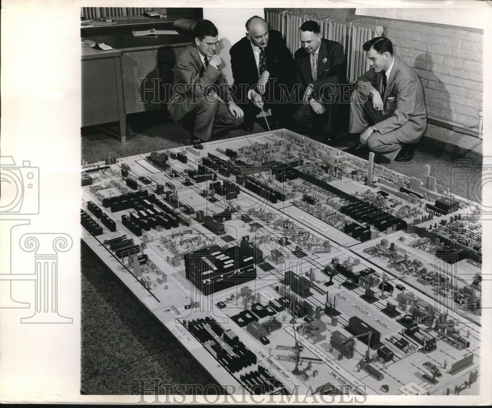 1954 Press Photo General Electric Company Plant J.D. Seaver, K.D. Kirk, R.E. Fet - Historic Images