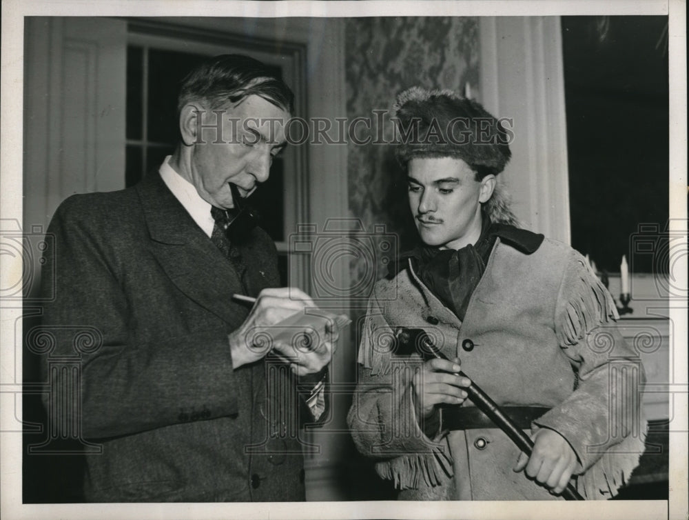 1937 Press Photo Charles Dawes Former VP Giving Autograph to SS Pierce - Historic Images