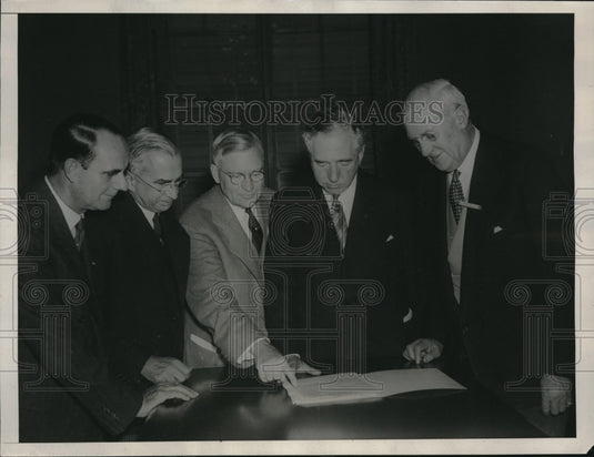 1938 International Management Congress, Batt, Messersmith, Davis, - Historic Images