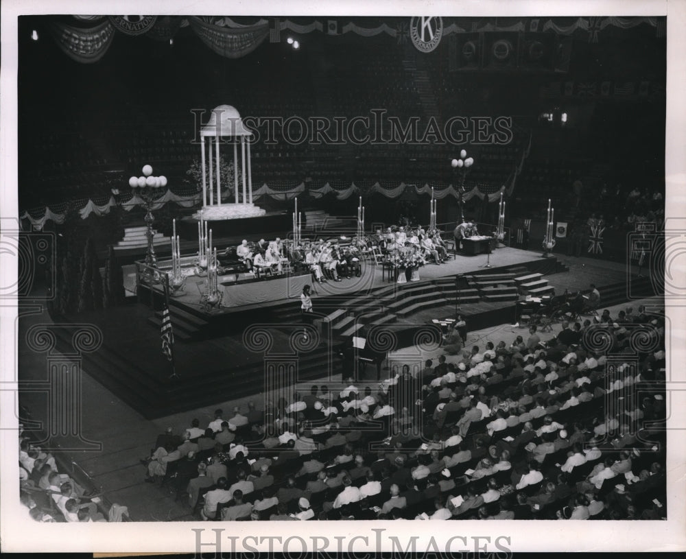 1953 Press Photo Singer Nadja Witkowska and Choral Group perform - Historic Images