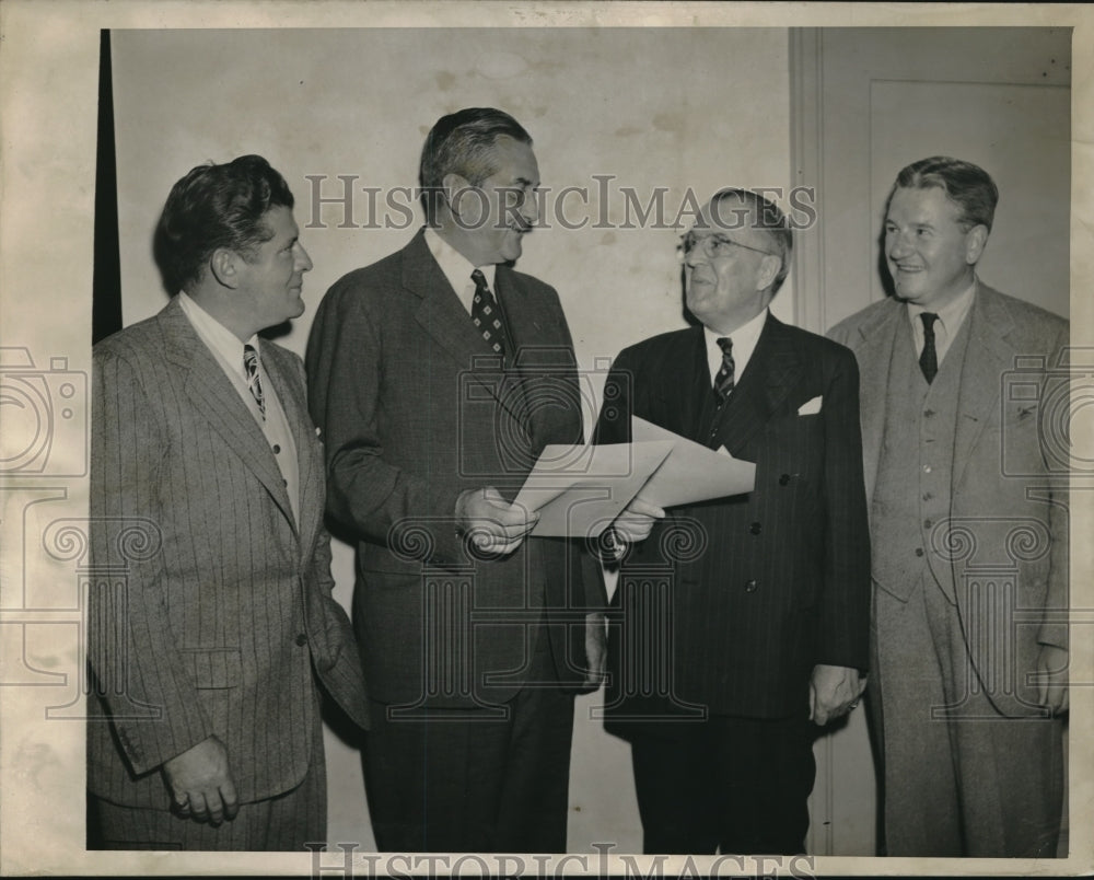 1945 Press Photo Members Of New York Racing Commission Meet In New York City-Historic Images