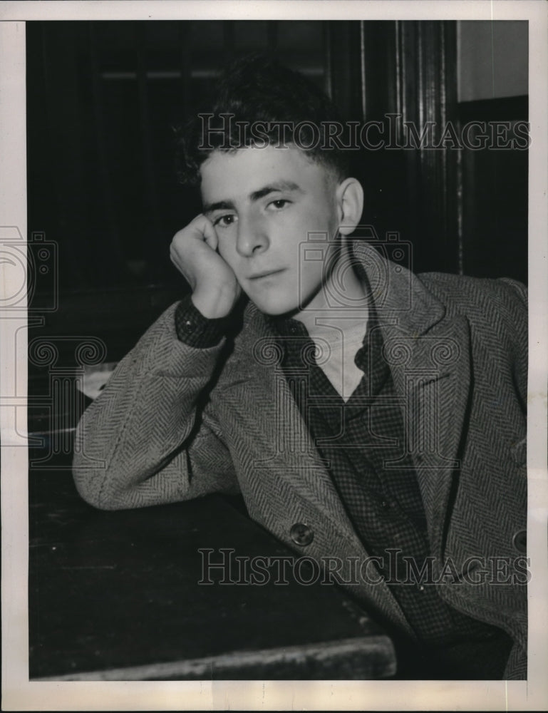 1940 Press Photo Harold Wanger Police station following shooting-Historic Images