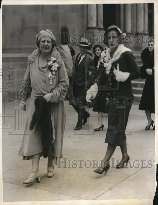 1931 Press Photo Mrs C Coucert & mom Mrs Brown at NYC St Bartholowes church-Historic Images