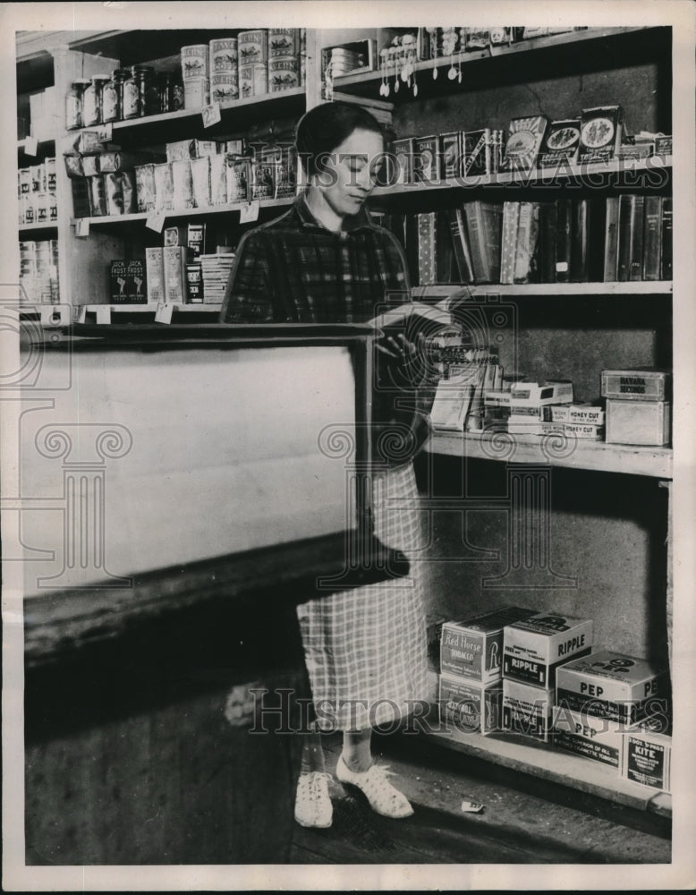 1937 Roberta Miranda, resident of Walmsley, Ohio - Historic Images