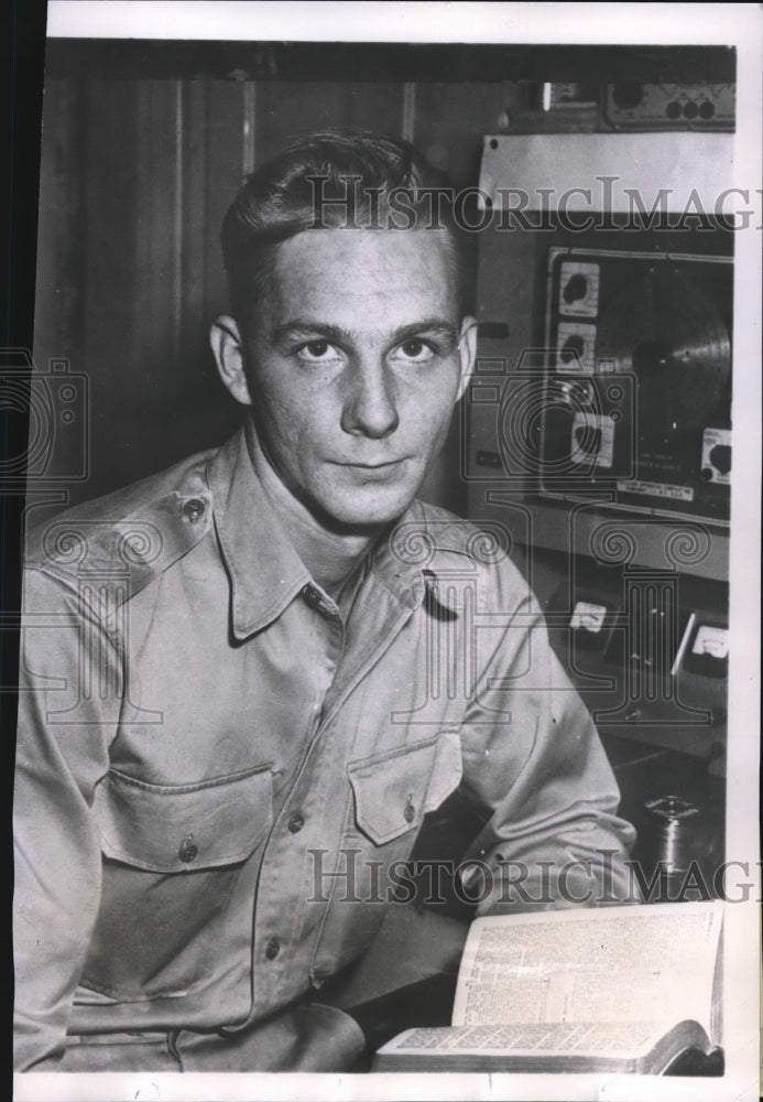 1952 Press Photo Grove City, Pa Allan Kaller, AWOL GI arrested by MPs-Historic Images