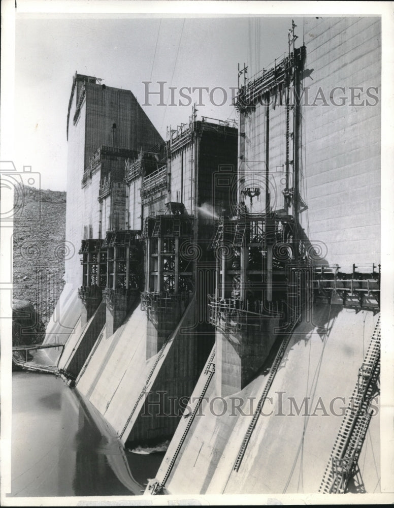 1943 Trashracks Along Back of Shasta Dam Holding Lake Debris - Historic Images