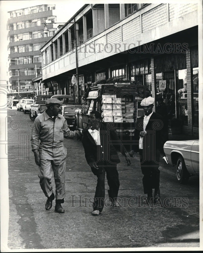 1970 Press Photo Johannesburg suspect sneak-thief apprehended in non-white part - Historic Images
