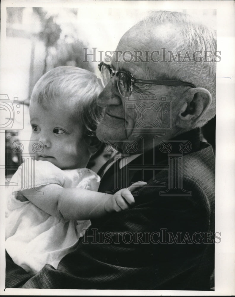 1963 Press Photo Grandfather and baby at church - neb83020 - Historic Images