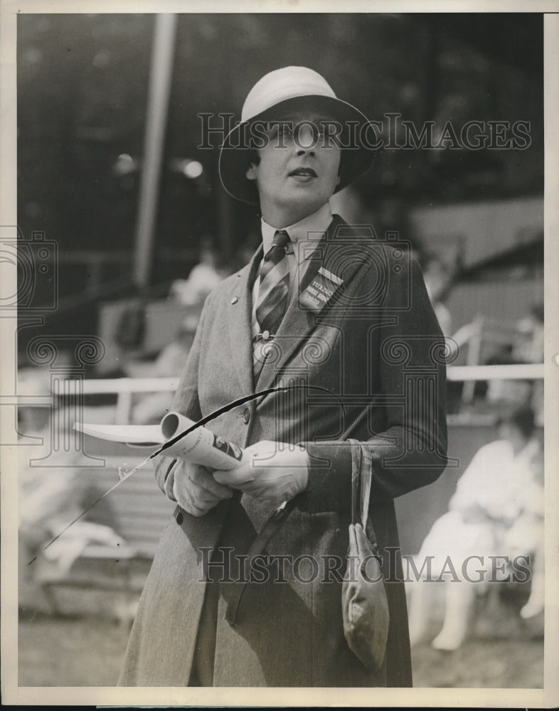 1929 Mrs. F.C. Feellowes Gordon at Tuxedo Horse Show - Historic Images