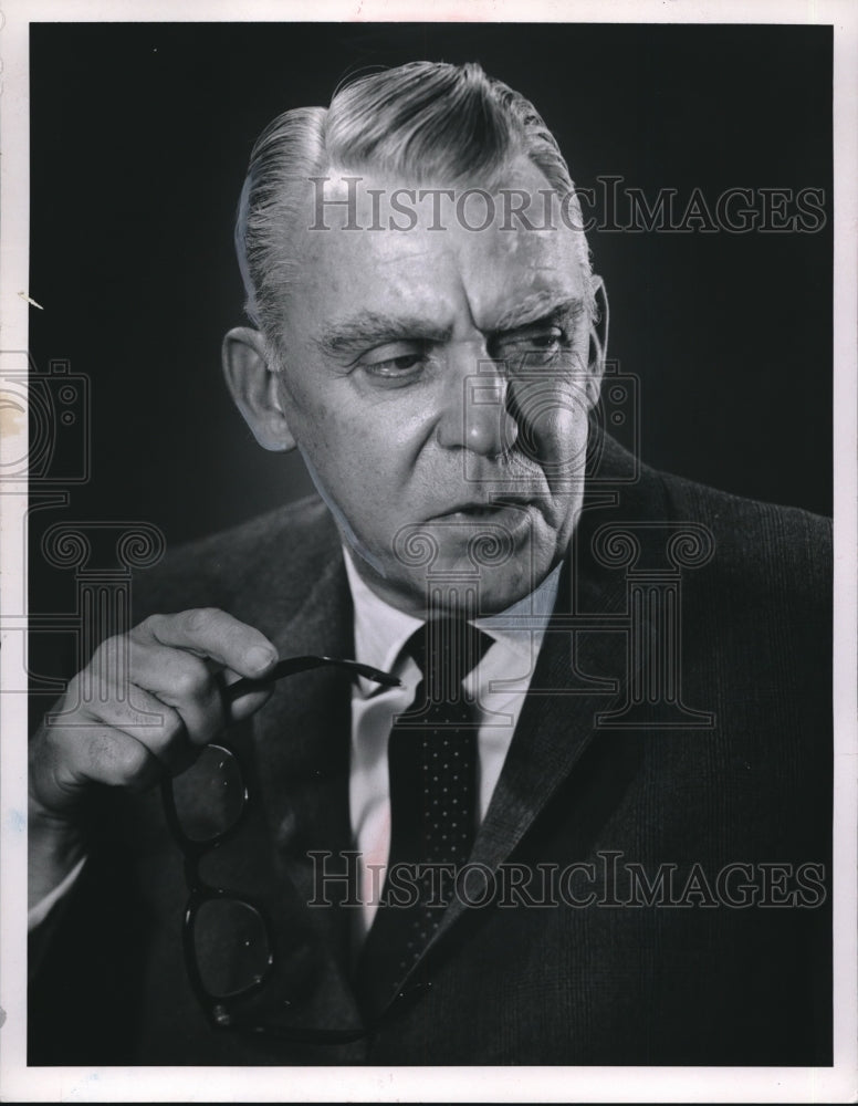 1964 Press Photo Tom Campbell-Historic Images