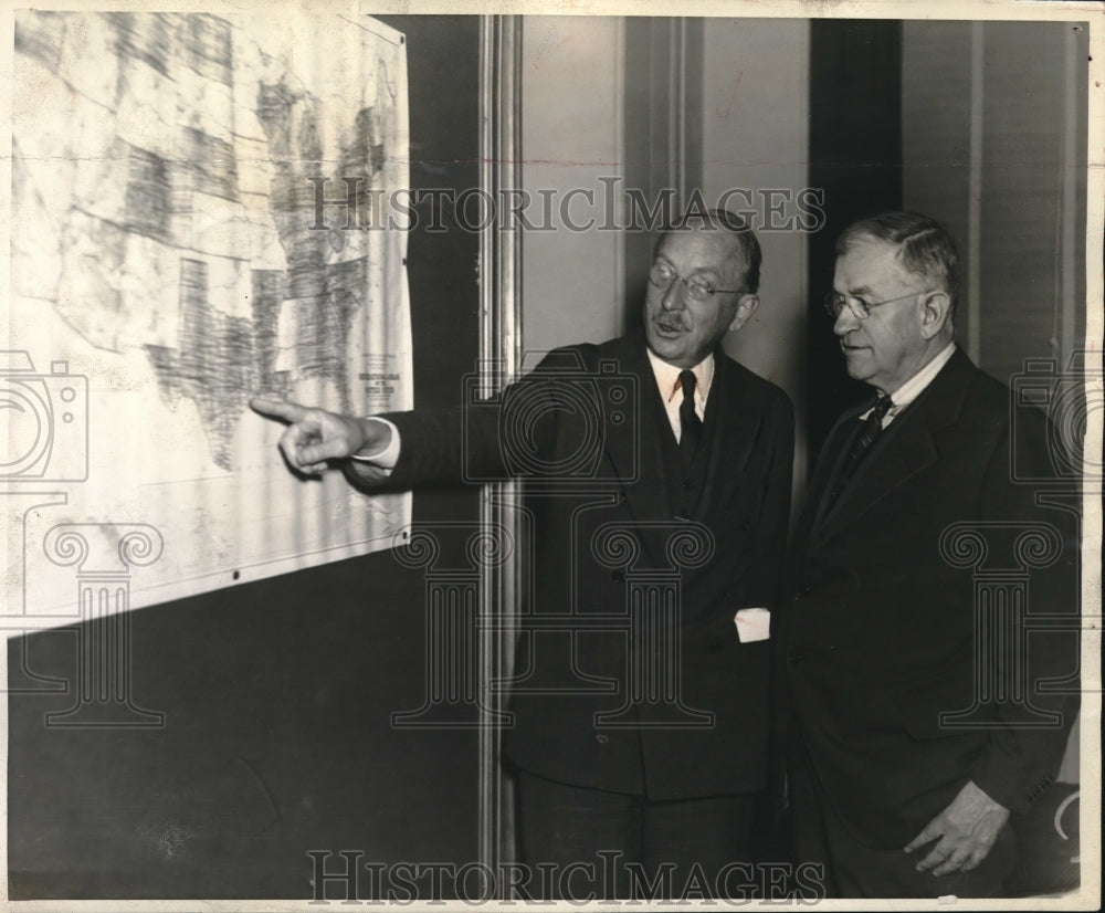 1937 Press Photo Sec of Interior Harold Ickes &amp; Howard Gray for PWA housing-Historic Images