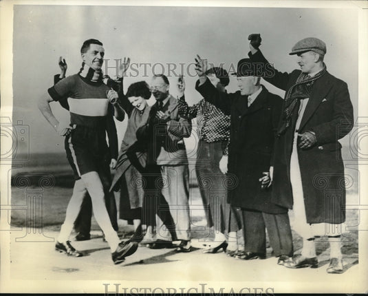 1935 Press Photo Track star Bert Couzens covers 160 miles in 32 hours - Historic Images