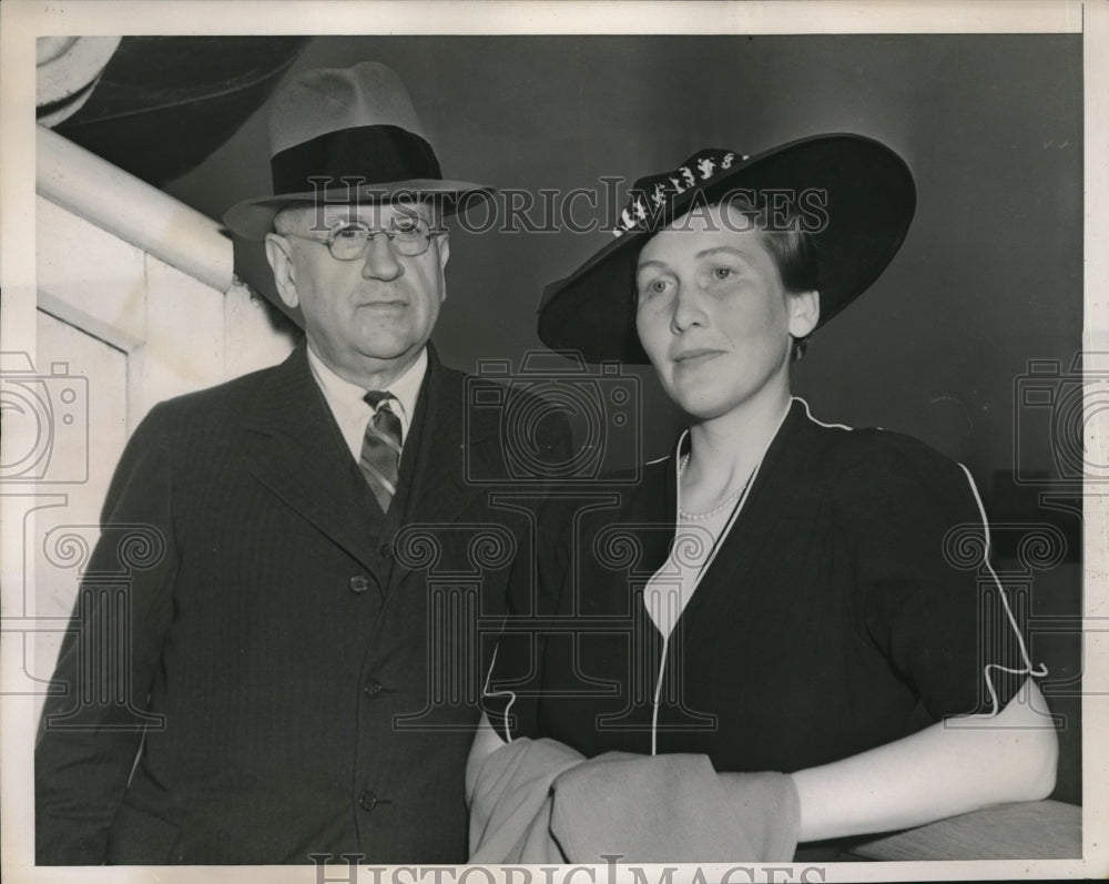 1938 Press Photo Harold Ickes, Jane Dahlman on the SS Ile De France - neb83314-Historic Images