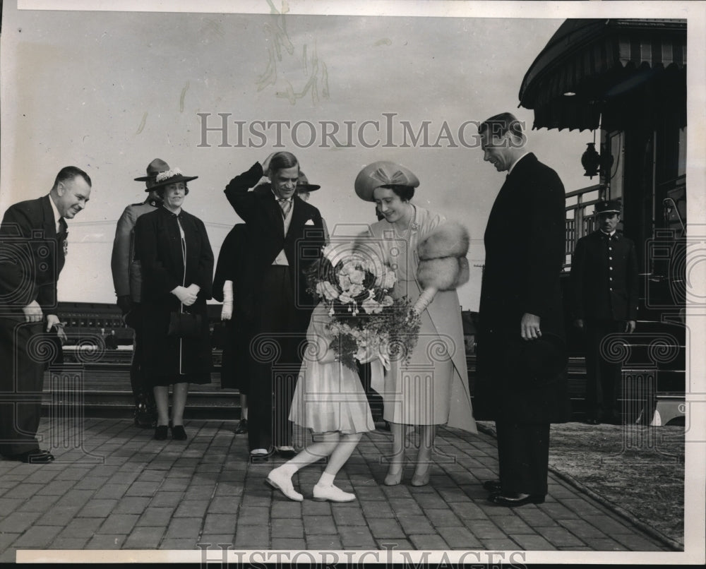 1939 Press Photo Joyce Evans Queen of England Mayor Cox-Historic Images