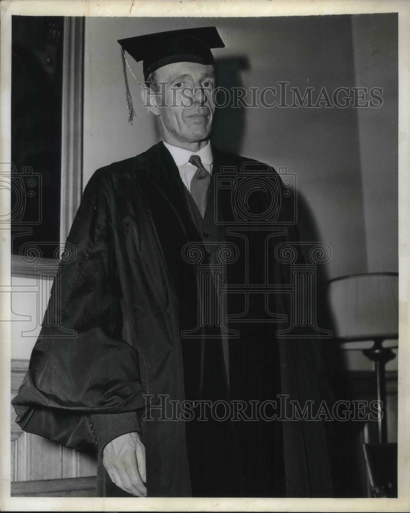 1942 Press Photo Lord Nelson Halifax in Robe - Historic Images