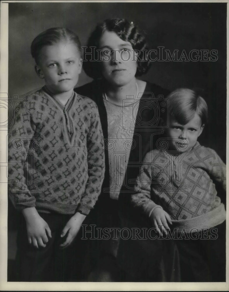 1930 Press Photo Mrs Earl Borlane & Kids Fargo ND-Historic Images