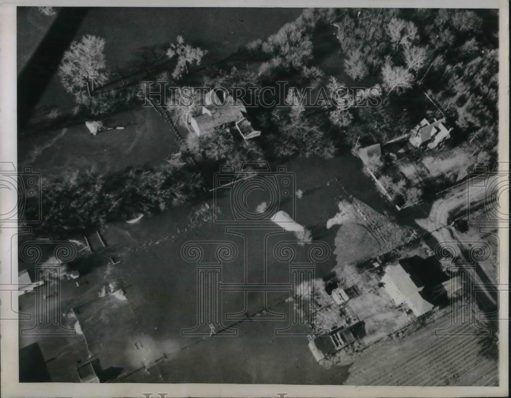 1944 Aerial view of the flooded exclusive Guilder&#39;s Court - Historic Images