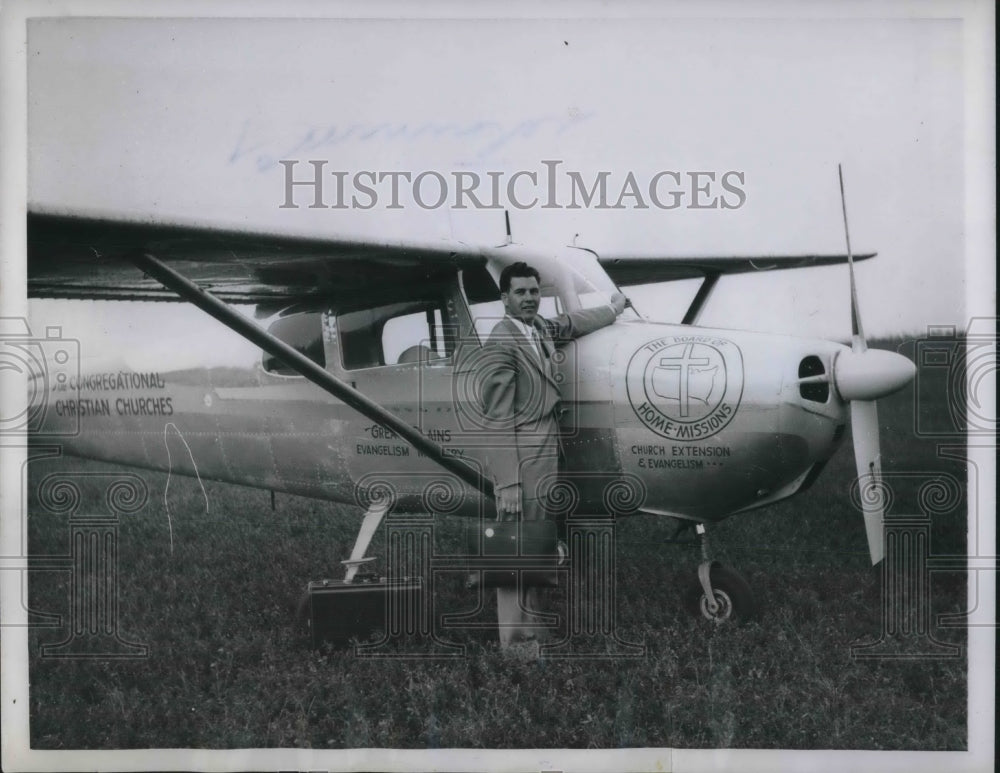 1950 Press Photo NY, WW II pilot Rev Cgharles Lee &amp; his airplane - neb83743 - Historic Images